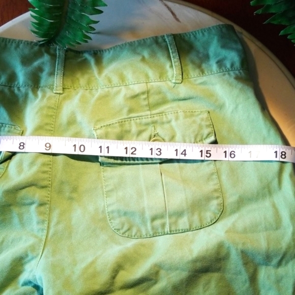 Old Navy Green Burmuda shorts - Picture 5 of 8